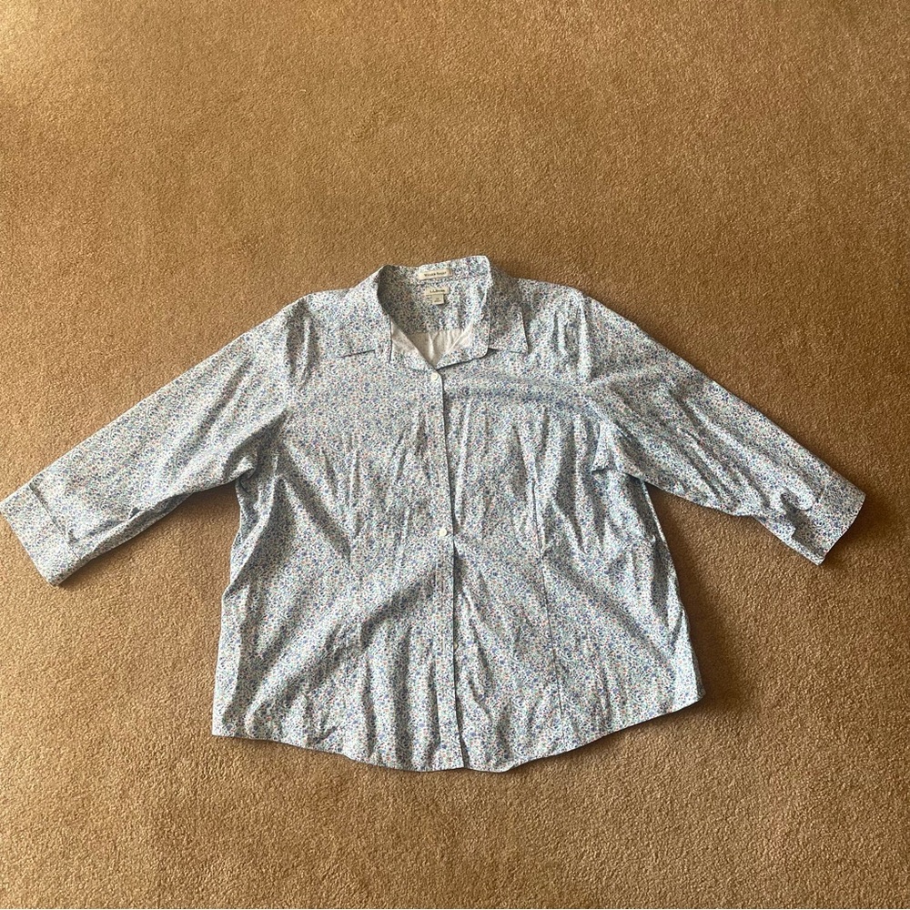L.L. Bean White and Blue Patterned Button Down Shirt 3/4 Sleeve